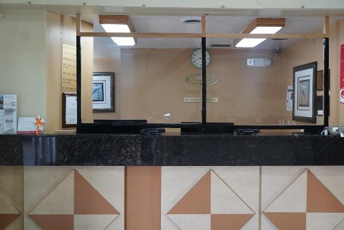 Econo Lodge - image 16