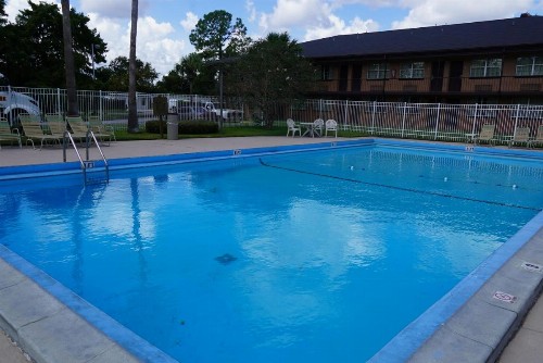 Econo Lodge - image 20