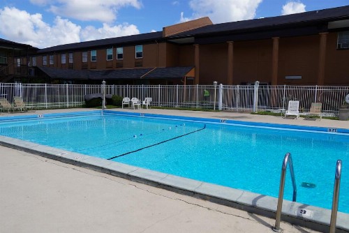 Econo Lodge - image 22