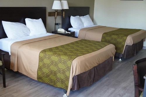 Econo Lodge - image 28
