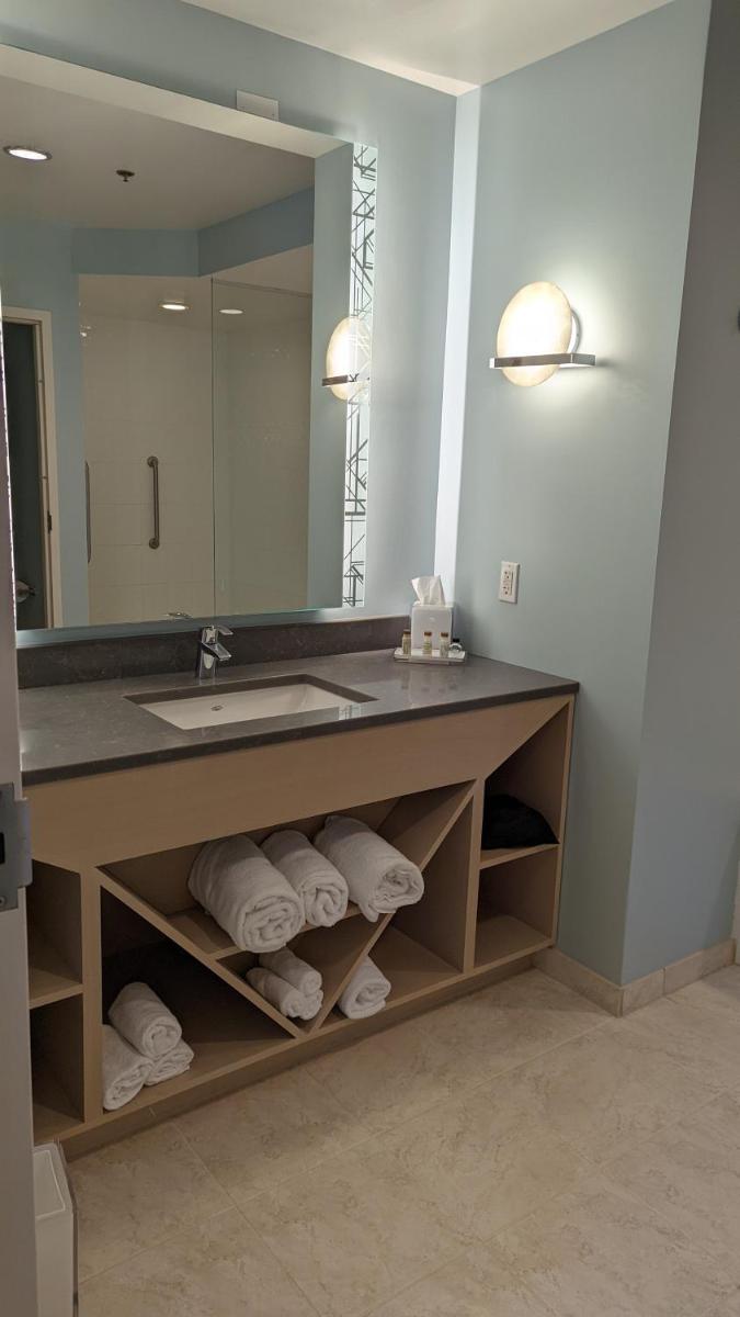 Hotel Indigo Jacksonville-Deerwood Park an IHG Hotel - image 3
