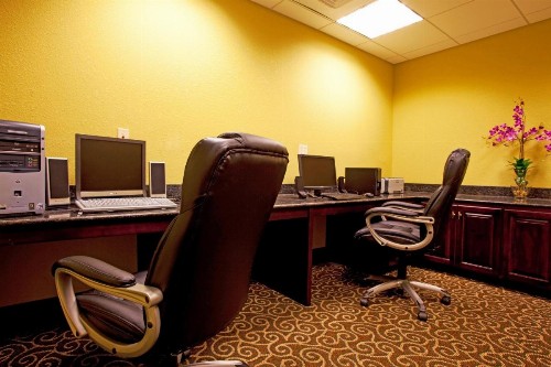 Holiday Inn Express Hotel & Suites Chaffee - Jacksonville West an IHG Hotel - image 34