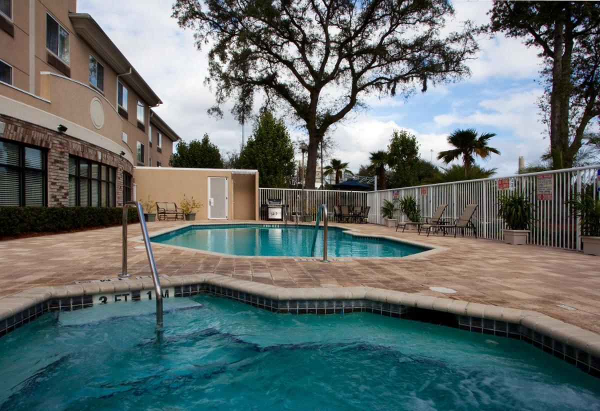 Holiday Inn Express Hotel & Suites Jacksonville-Blount Island - image 4