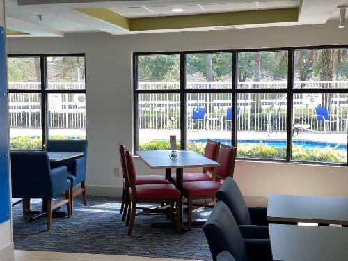 Holiday Inn Express Hotel & Suites Jacksonville-Blount Island - image 7