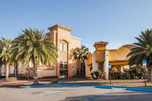 Ramada by Wyndham Jacksonville I-95 by Butler Blvd - image 13