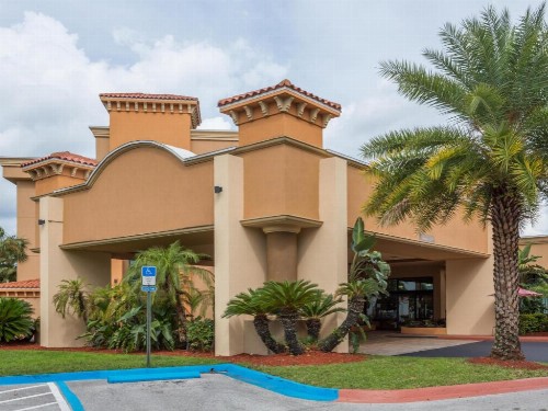 Ramada by Wyndham Jacksonville I-95 by Butler Blvd - image 17