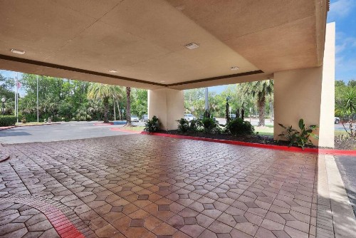 Ramada by Wyndham Jacksonville I-95 by Butler Blvd - image 26