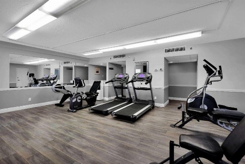 Ramada by Wyndham Jacksonville I-95 by Butler Blvd - image 30