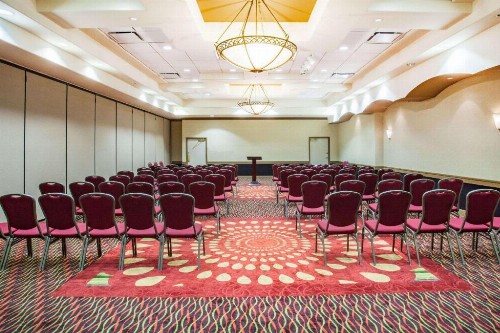 Ramada by Wyndham Jacksonville I-95 by Butler Blvd - image 34