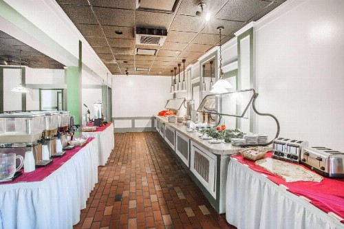 Ramada by Wyndham Jacksonville I-95 by Butler Blvd - image 36