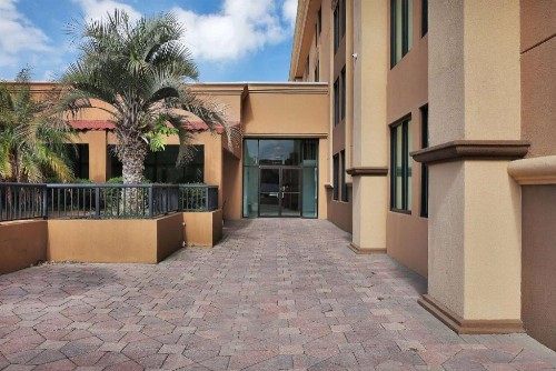 Ramada by Wyndham Jacksonville I-95 by Butler Blvd - image 37