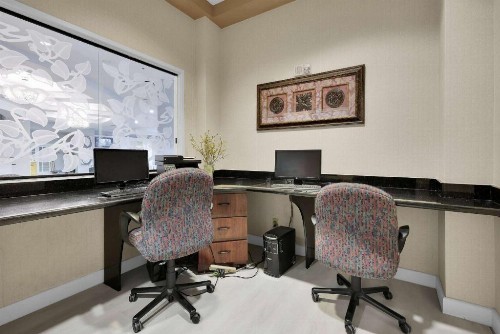 Ramada by Wyndham Jacksonville I-95 by Butler Blvd - image 38