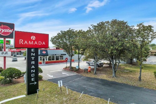 Ramada by Wyndham Jacksonville I-95 by Butler Blvd - image 43