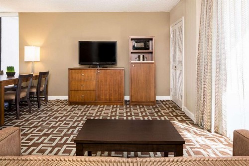 DoubleTree by Hilton Jacksonville Riverfront FL - image 15