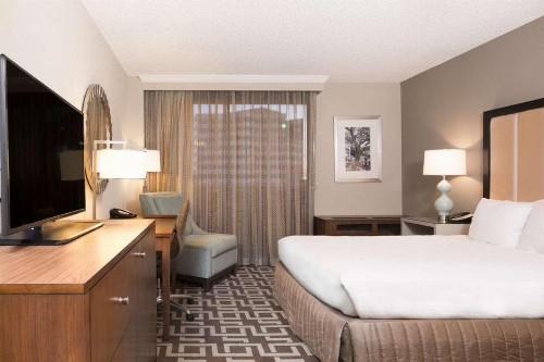 DoubleTree by Hilton Jacksonville Riverfront FL - image 17