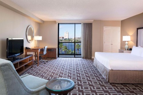 DoubleTree by Hilton Jacksonville Riverfront FL - image 19