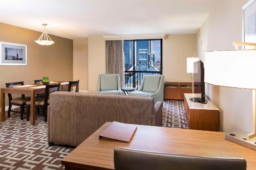 DoubleTree by Hilton Jacksonville Riverfront FL - image 20