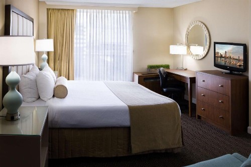 DoubleTree by Hilton Jacksonville Riverfront FL - image 25
