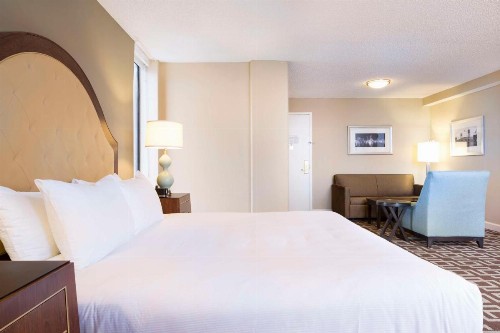 DoubleTree by Hilton Jacksonville Riverfront FL - image 26