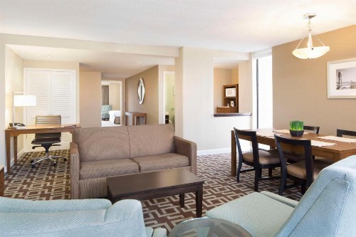 DoubleTree by Hilton Jacksonville Riverfront FL - image 27