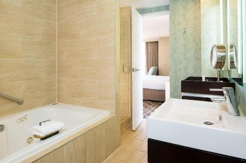 DoubleTree by Hilton Jacksonville Riverfront FL - image 28