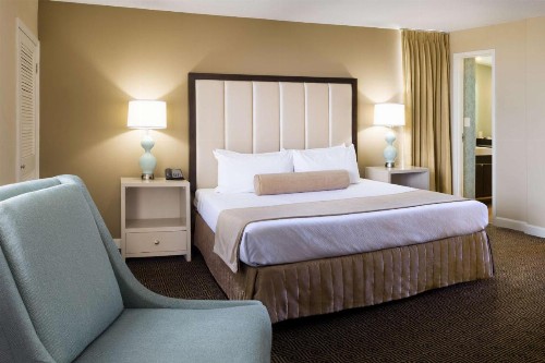 DoubleTree by Hilton Jacksonville Riverfront FL - image 29