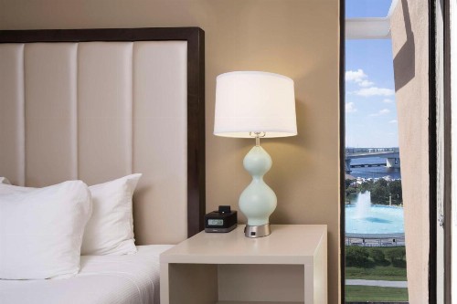 DoubleTree by Hilton Jacksonville Riverfront FL - image 35