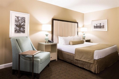 DoubleTree by Hilton Jacksonville Riverfront FL - image 37