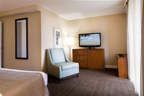 DoubleTree by Hilton Jacksonville Riverfront FL - image 39