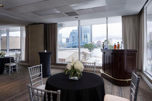 DoubleTree by Hilton Jacksonville Riverfront FL - image 47