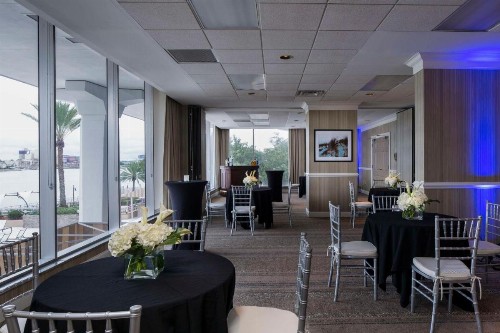 DoubleTree by Hilton Jacksonville Riverfront FL - image 49