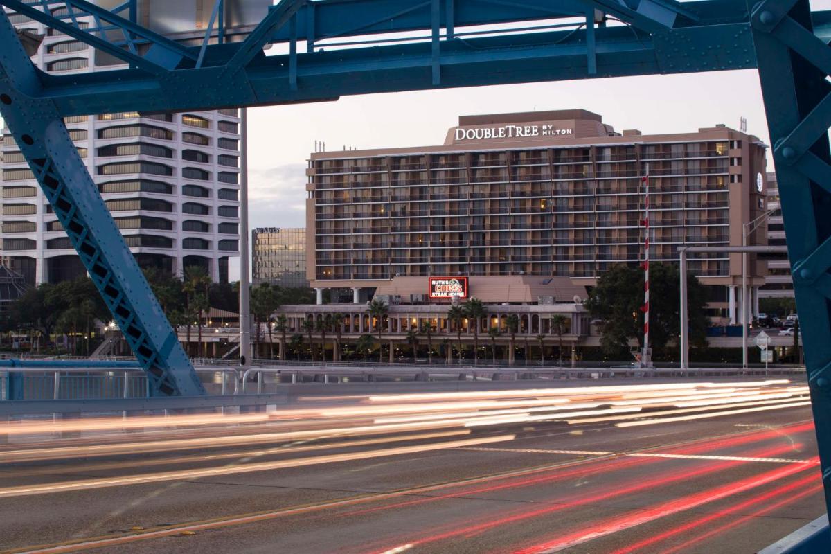 DoubleTree by Hilton Jacksonville Riverfront FL - image 5