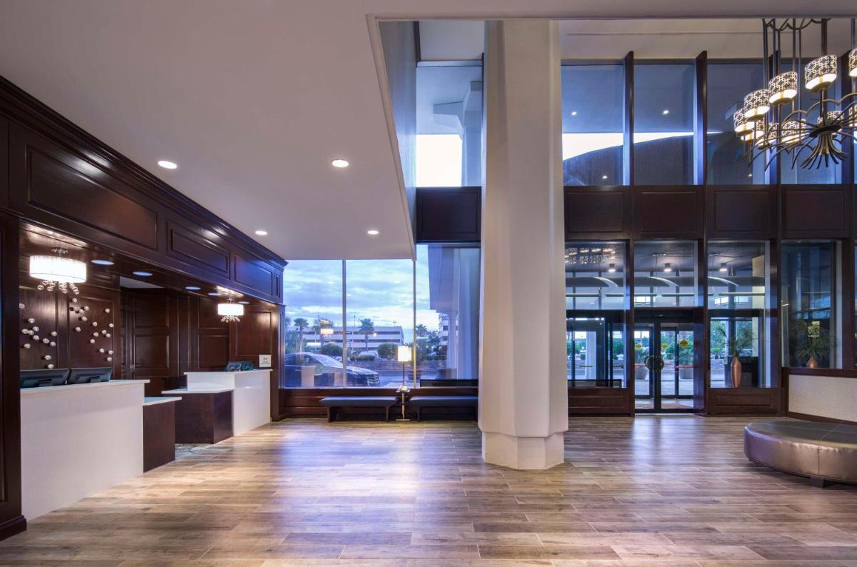 DoubleTree by Hilton Jacksonville Riverfront FL - image 6