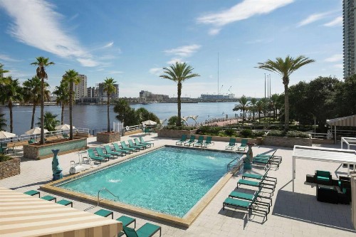 DoubleTree by Hilton Jacksonville Riverfront FL - image 8