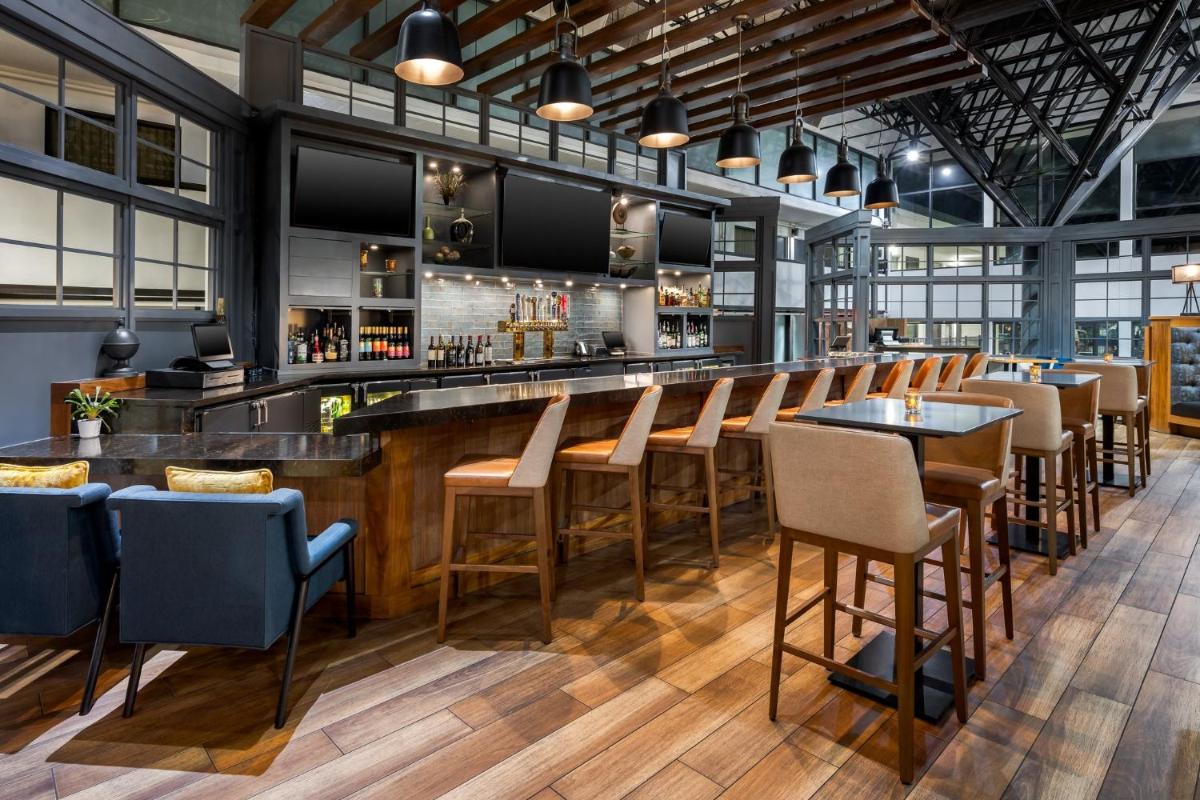 Crowne Plaza Jacksonville Airport an IHG Hotel - image 7