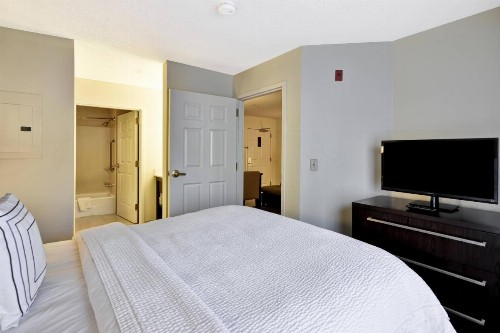 Residence Inn by Marriott Jacksonville Airport - image 12