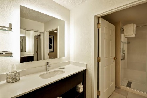 Residence Inn by Marriott Jacksonville Airport - image 5