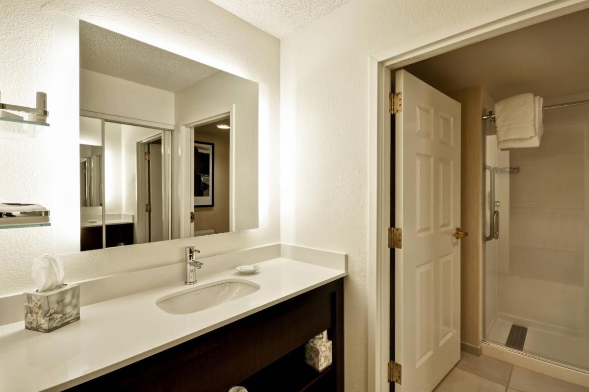 Residence Inn by Marriott Jacksonville Airport - image 5