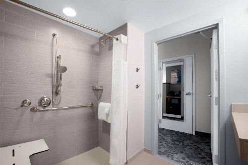 Courtyard by Marriott Jacksonville I-295/East Beltway - image 13