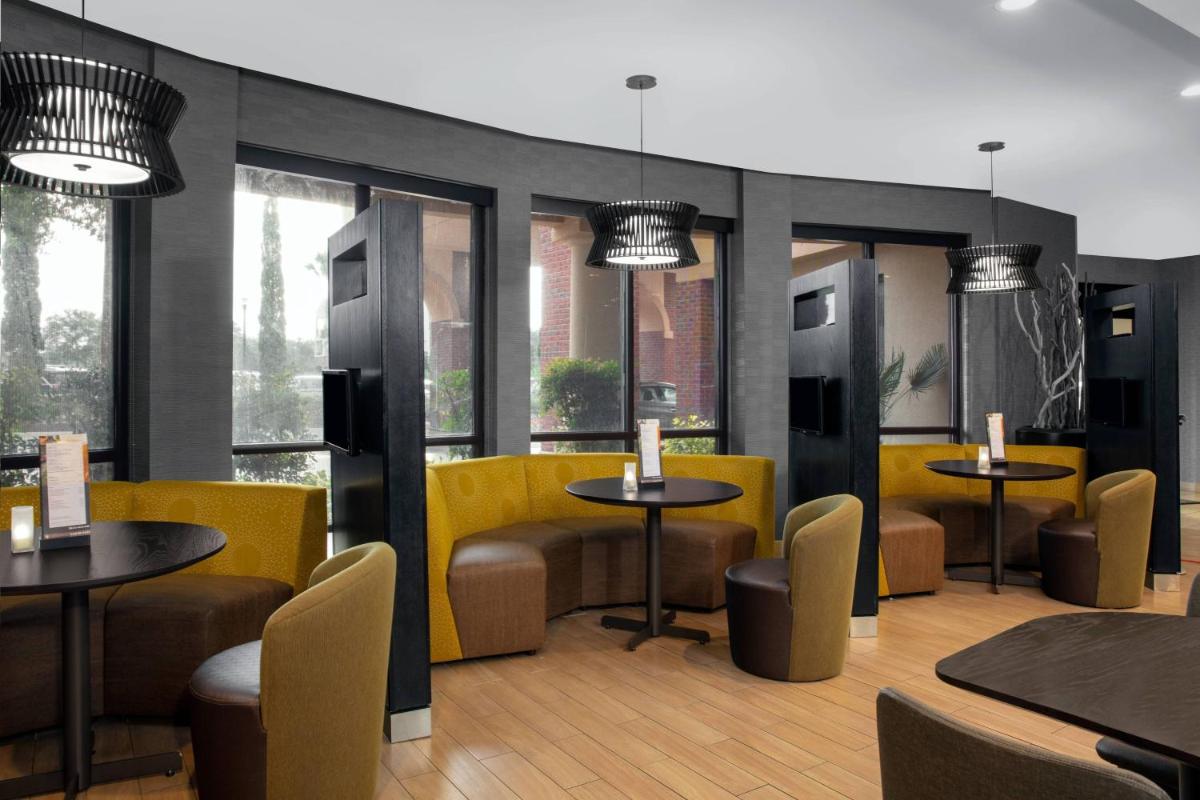 Courtyard by Marriott Jacksonville I-295/East Beltway - image 2