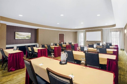 Courtyard by Marriott Jacksonville I-295/East Beltway - image 4