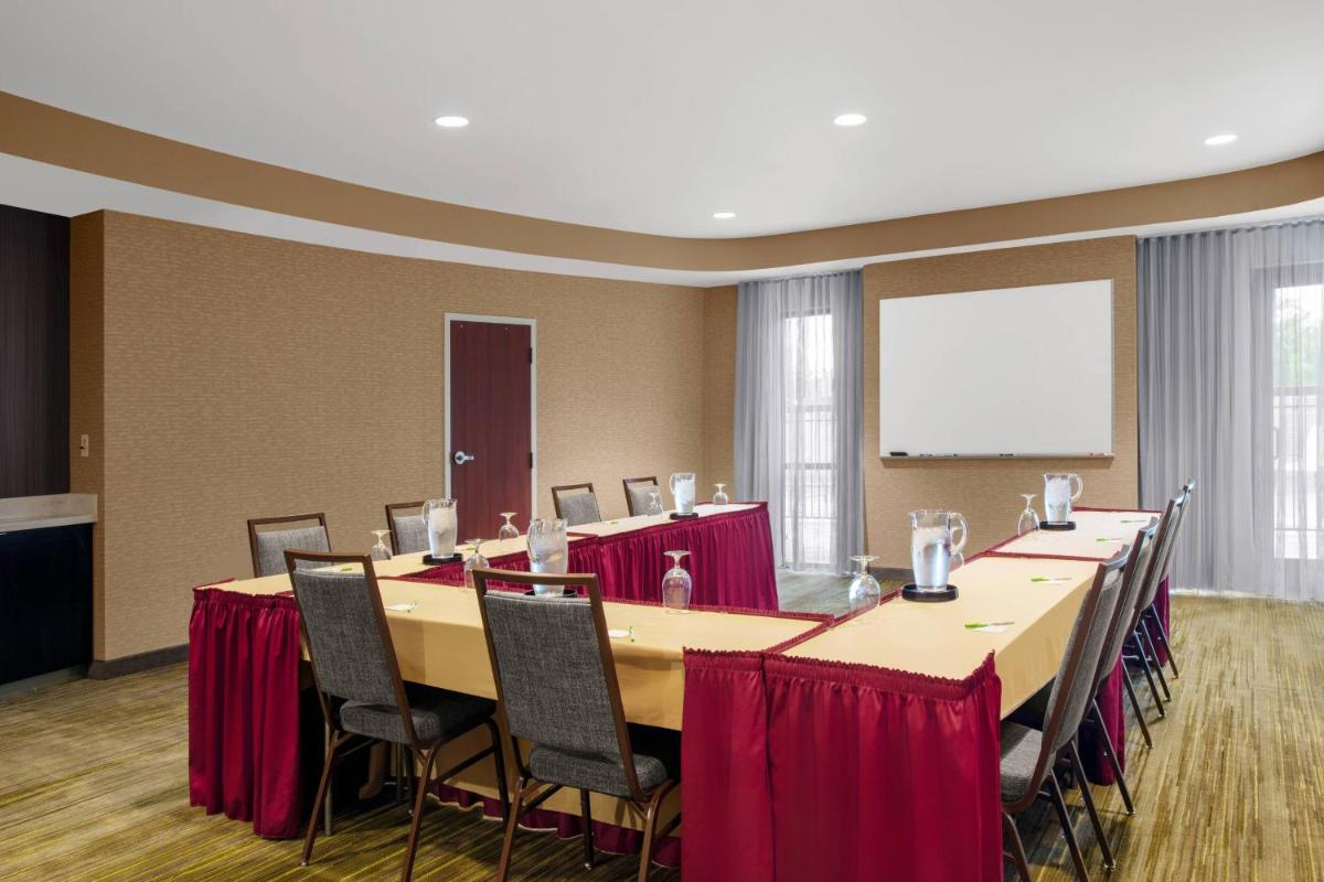 Courtyard by Marriott Jacksonville I-295/East Beltway - image 5