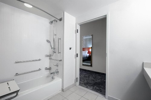 Courtyard by Marriott Jacksonville I-295/East Beltway - image 7