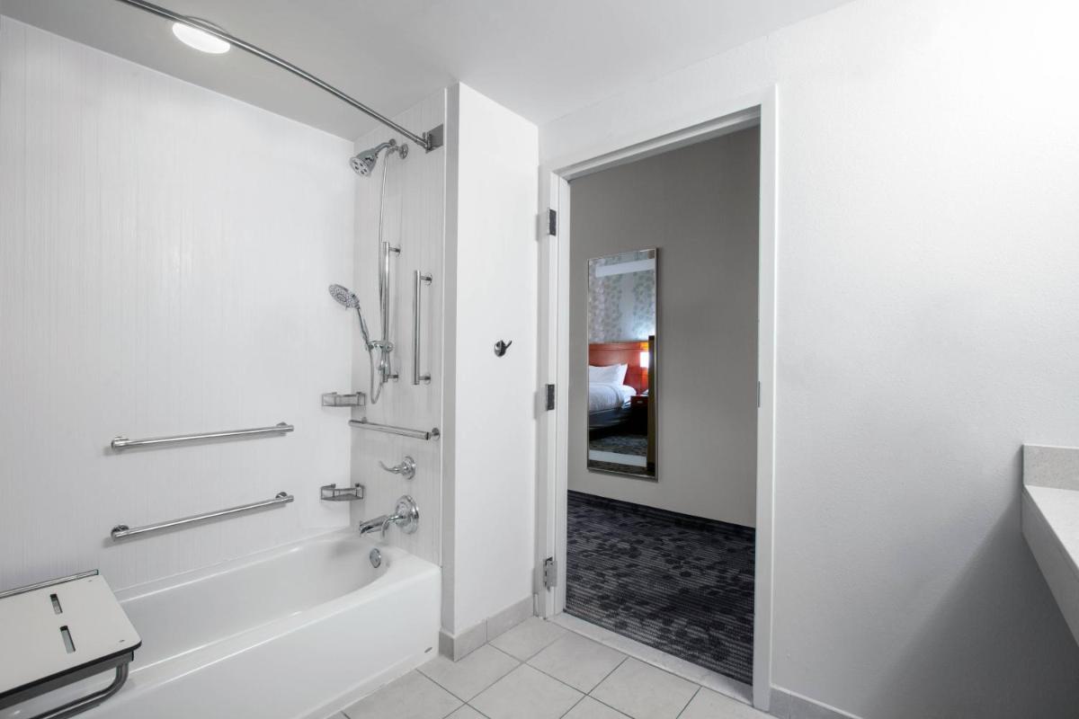 Courtyard by Marriott Jacksonville I-295/East Beltway - image 7