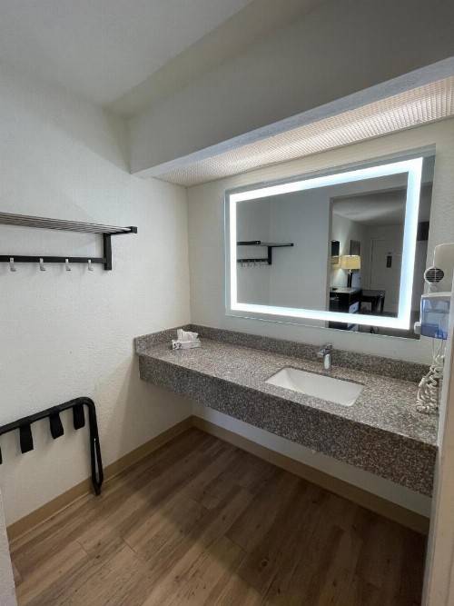 Tricove Inn & Suites - image 11