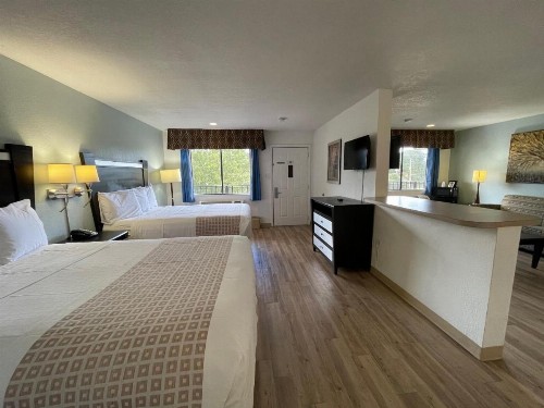 Tricove Inn & Suites - image 8