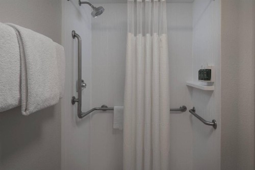 Courtyard by Marriott Jacksonville at the Mayo Clinic Campus/Beaches - image 13