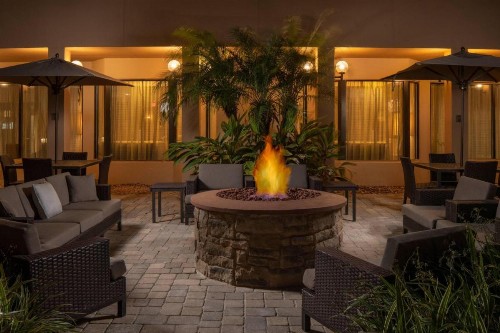 Courtyard by Marriott Jacksonville at the Mayo Clinic Campus/Beaches - image 6