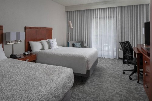 Courtyard by Marriott Jacksonville at the Mayo Clinic Campus/Beaches - image 8