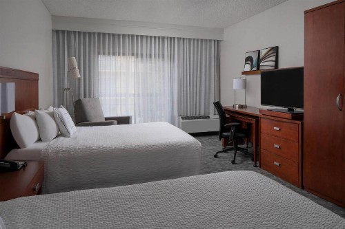 Courtyard by Marriott Jacksonville at the Mayo Clinic Campus/Beaches - image 9